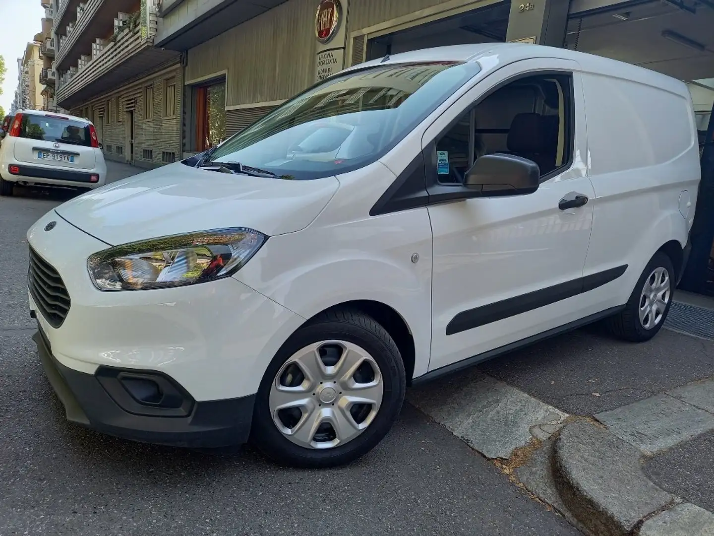 Ford Courier 1.0 ECOBOOST TURBO-BZ, 100CV, "TREND", IVA ESCLUSA Weiß - 1