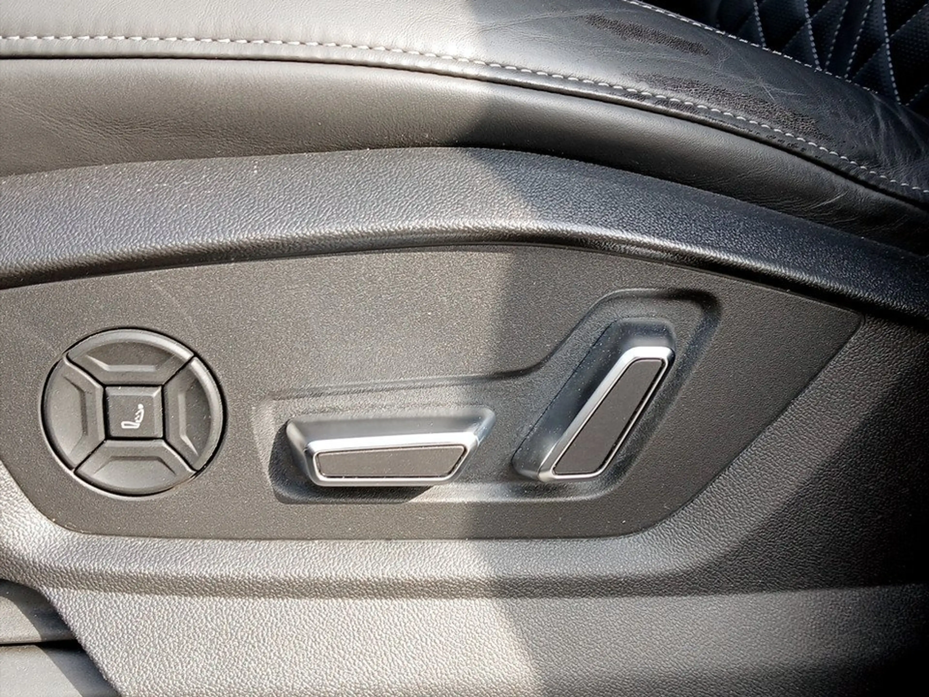 Audi Q7 60 TFSIe quattro Aut. S-Line LENKRADHZG+AHK — photo 10