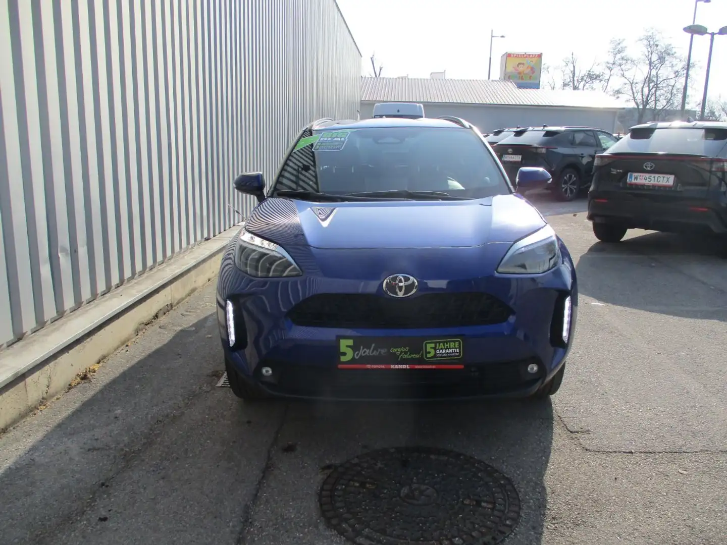 Toyota Yaris Cross 1.5 VVT-i Hybrid Active Drive Aut. Blau - 2