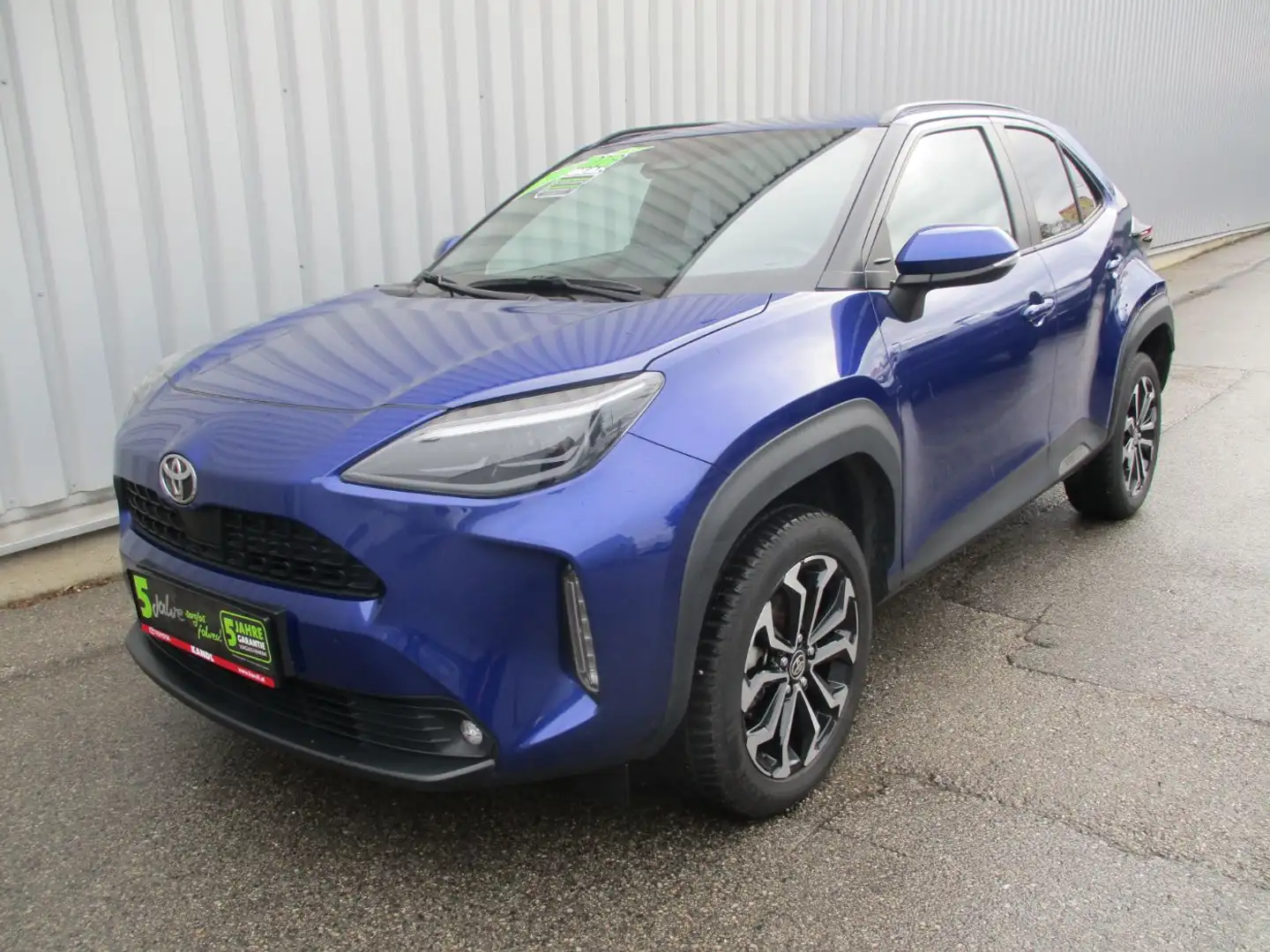Toyota Yaris Cross 1.5 VVT-i Hybrid Active Drive Aut. Blau - 2