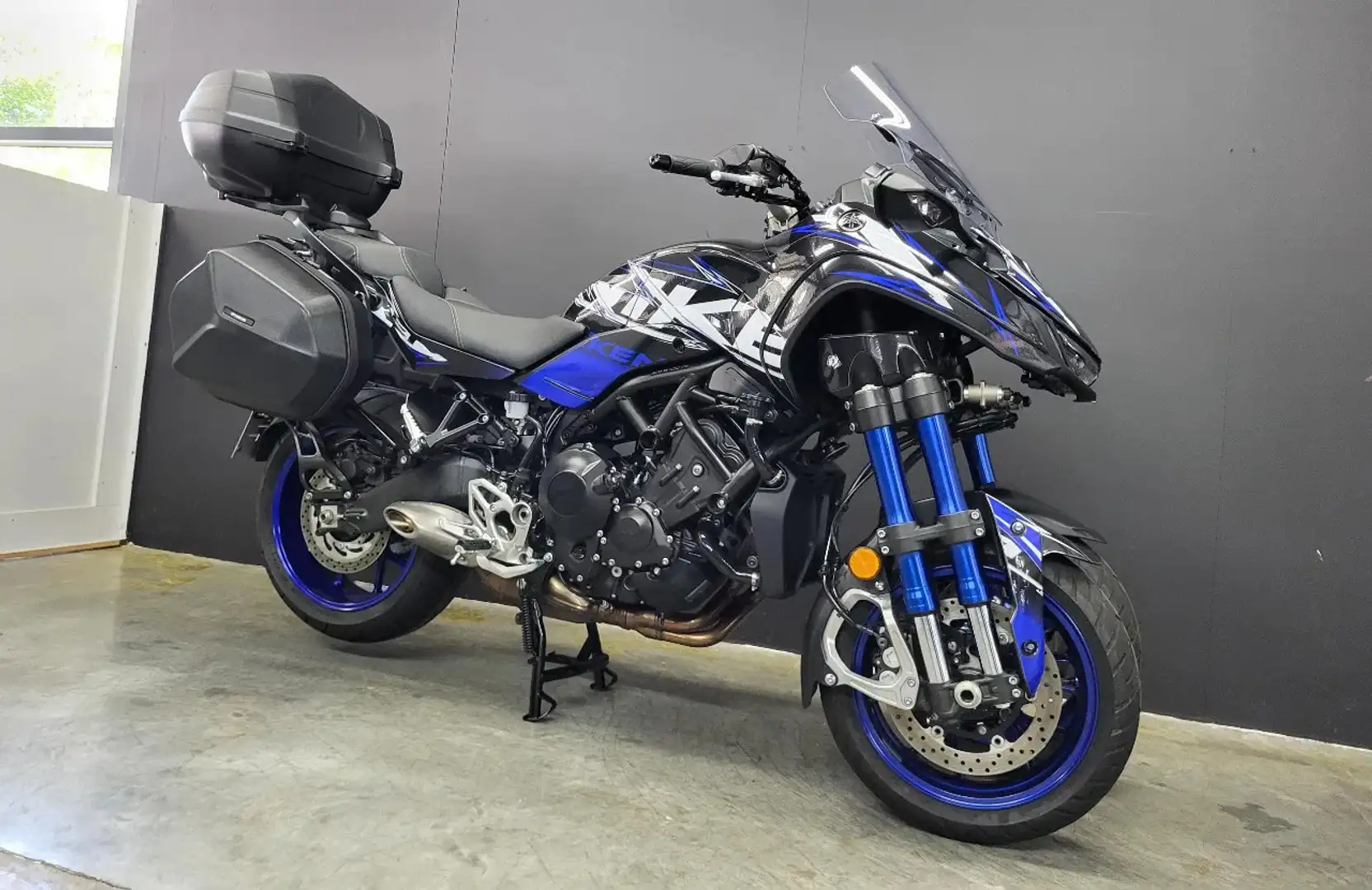 Yamaha Niken GT 900 - 1