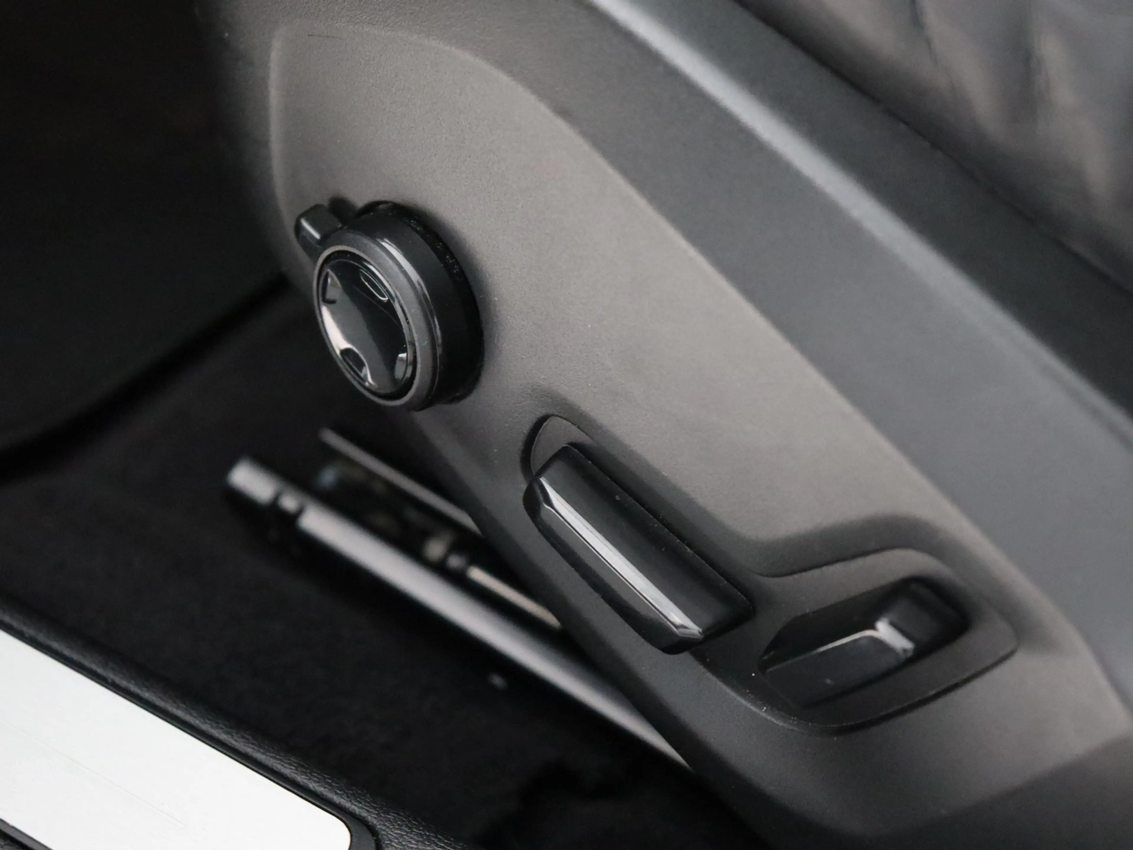 Volvo S60 2.0 Recharge T8 AWD R-Design SOH 98% (Trekhaak / P — photo 14