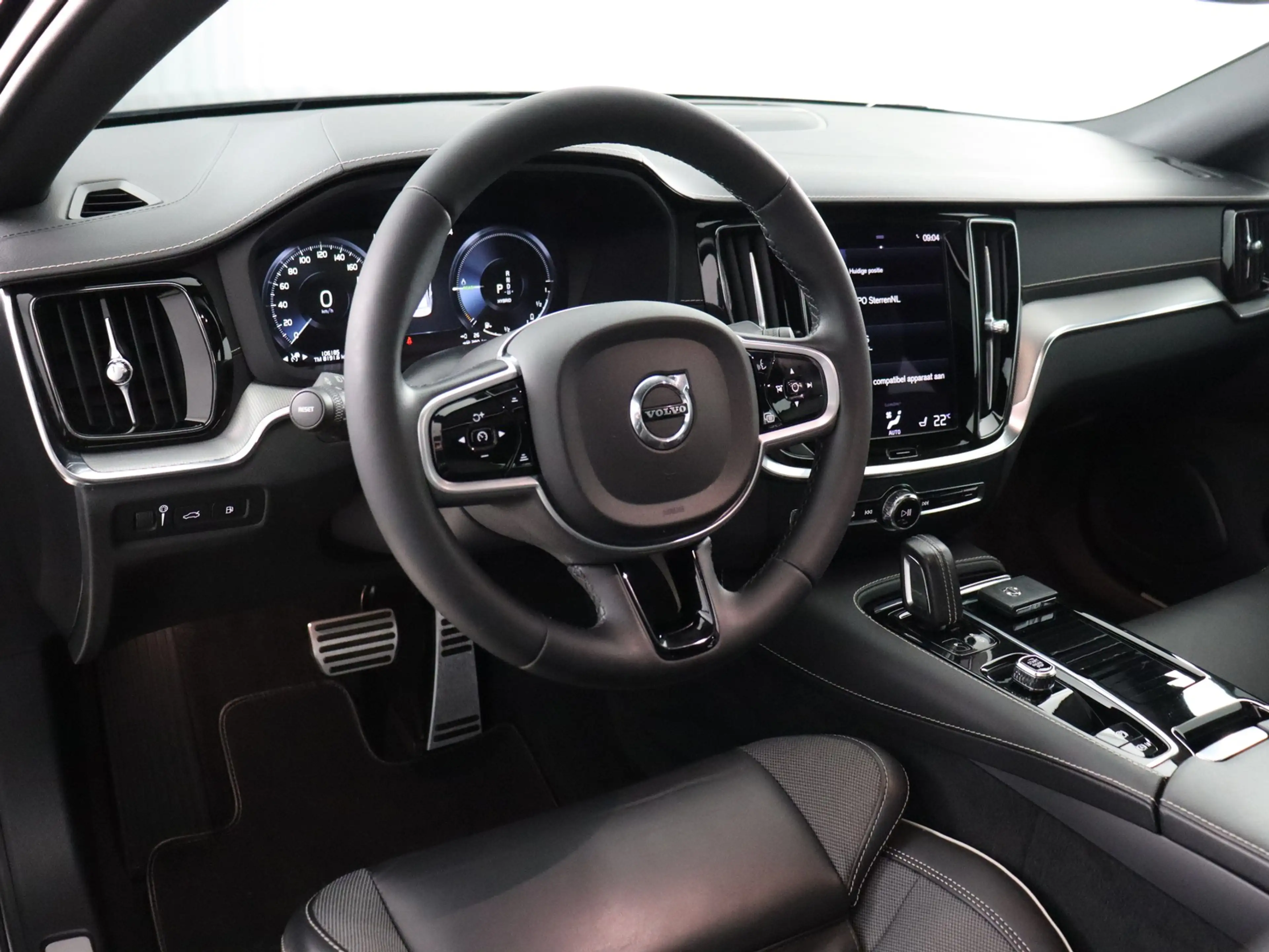 Volvo S60 2.0 Recharge T8 AWD R-Design SOH 98% (Trekhaak / P — photo 3