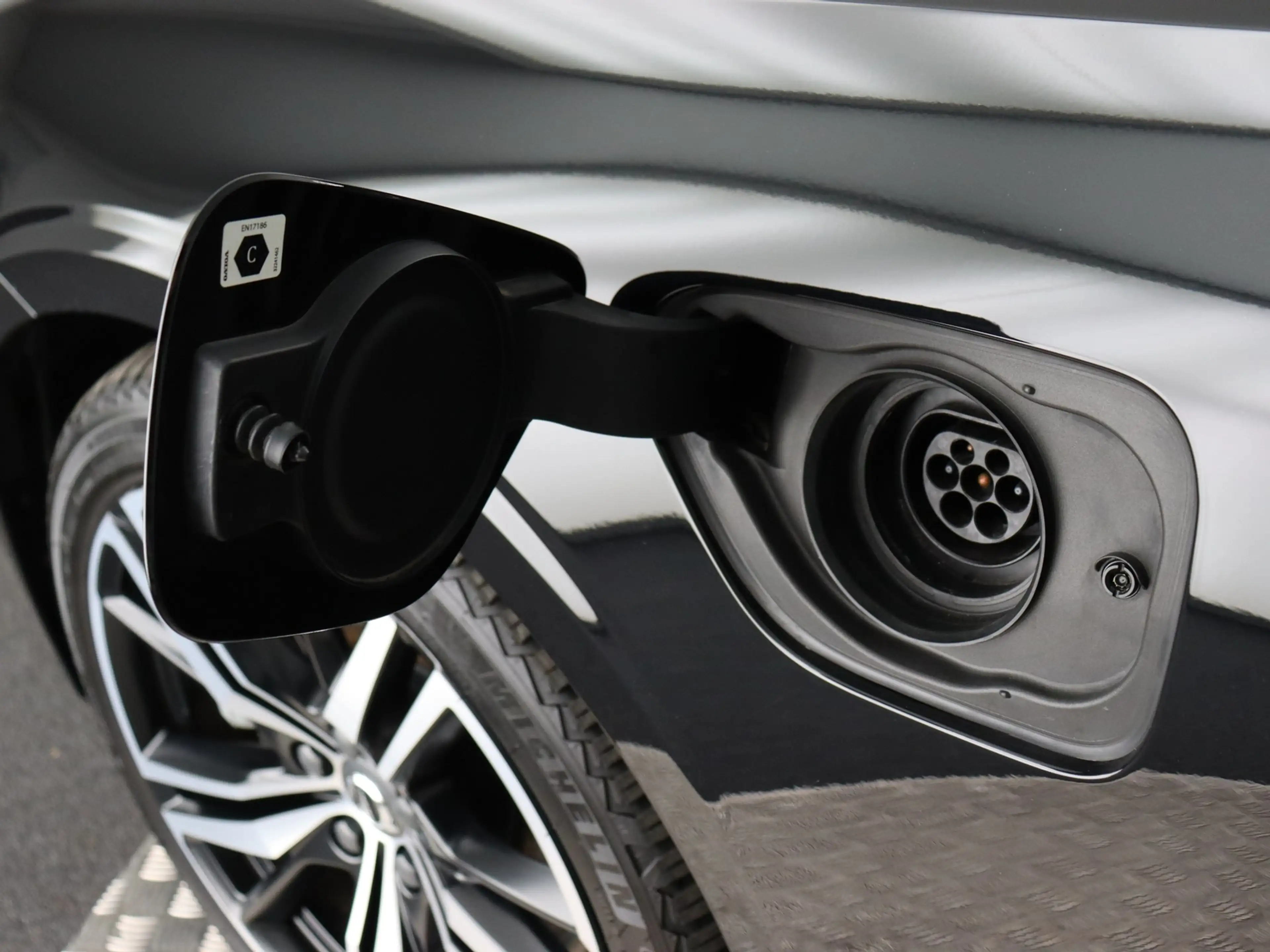 Volvo S60 2.0 Recharge T8 AWD R-Design SOH 98% (Trekhaak / P — photo 8