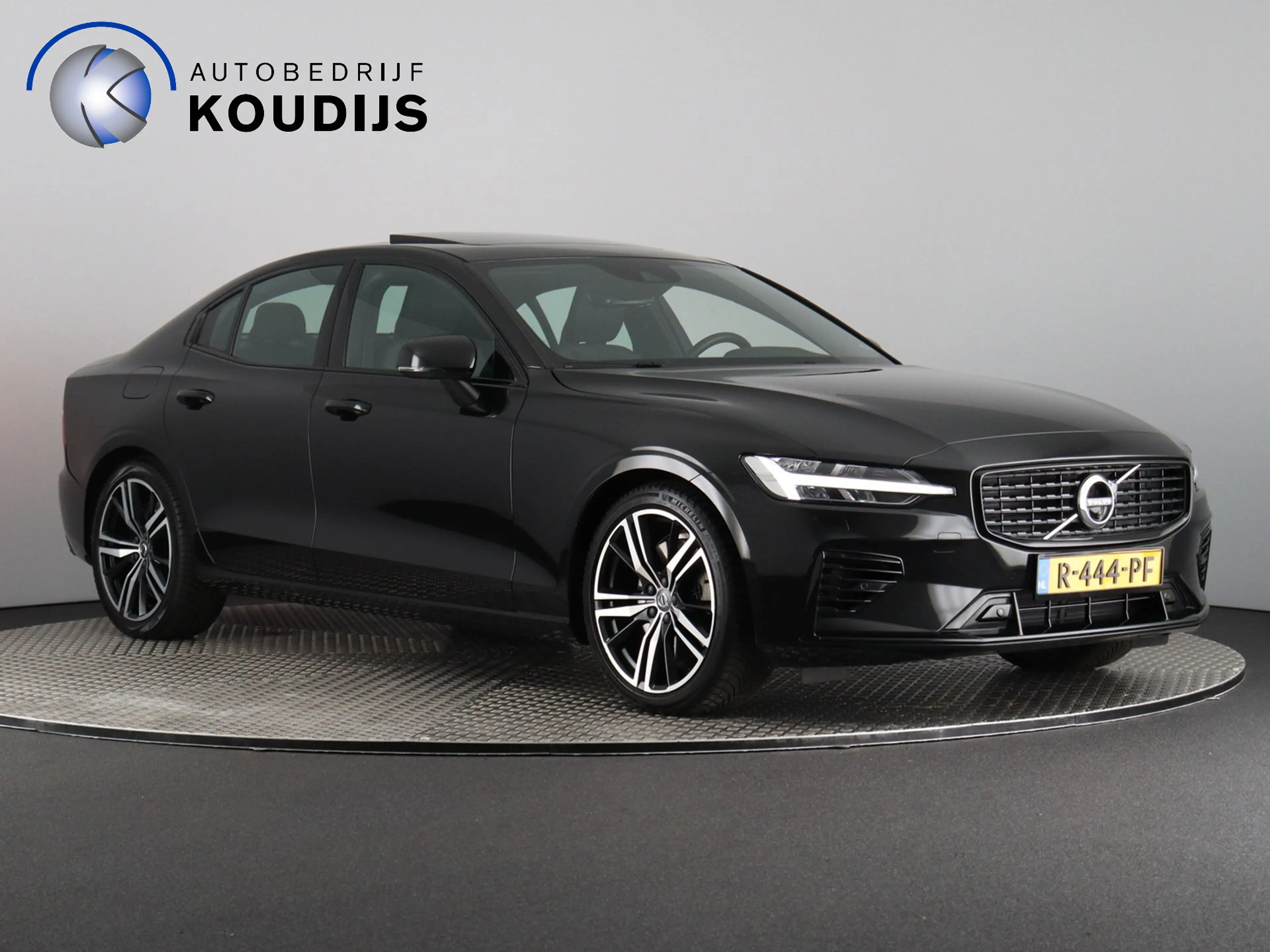 Volvo S60 2.0 Recharge T8 AWD R-Design SOH 98% (Trekhaak / P