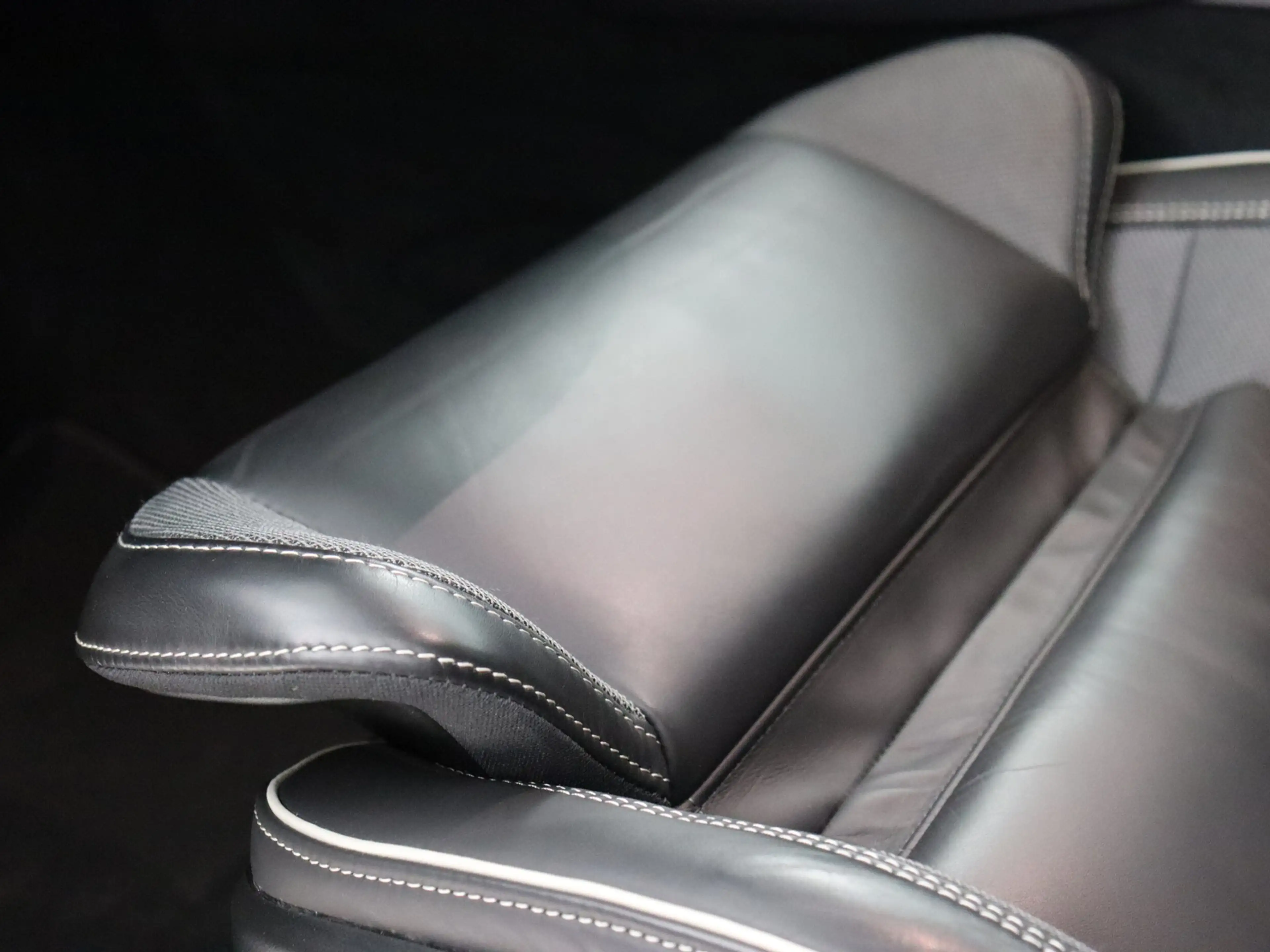 Volvo S60 2.0 Recharge T8 AWD R-Design SOH 98% (Trekhaak / P — photo 15