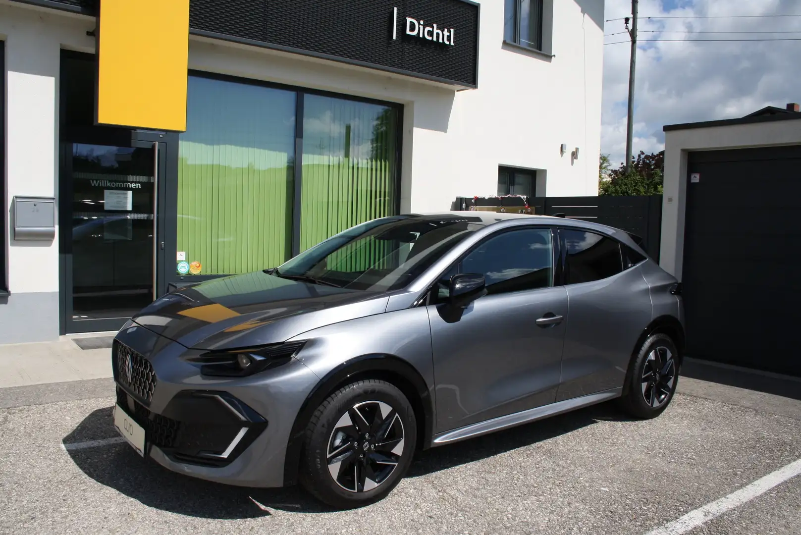 Renault Clio VI Techno TCe 115 6-Gang Grau - 1