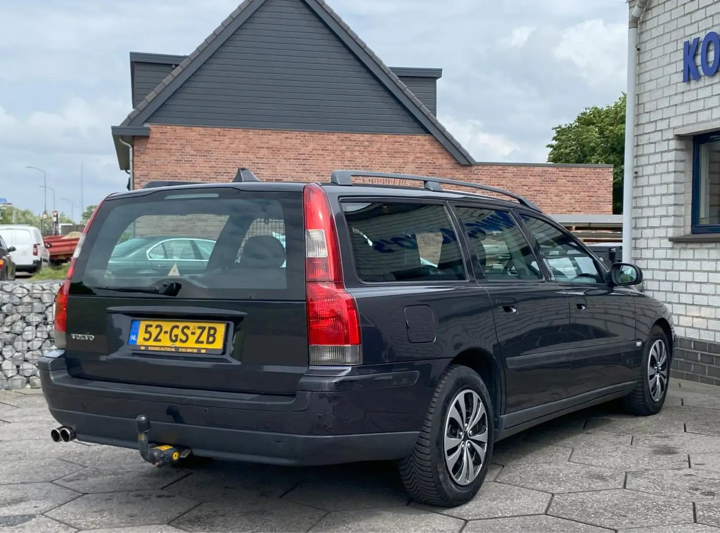 Volvo V70 2.4 Comfort Line Autom/ Trekhaak/ Clima/ NAP Gris - 2