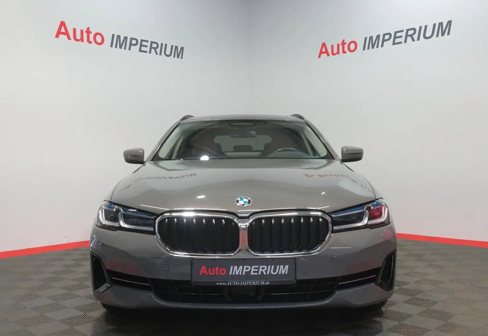 BMW 540 i xDrive Touring*LASER*PANO*ACC*Luftfederung Grau - 2