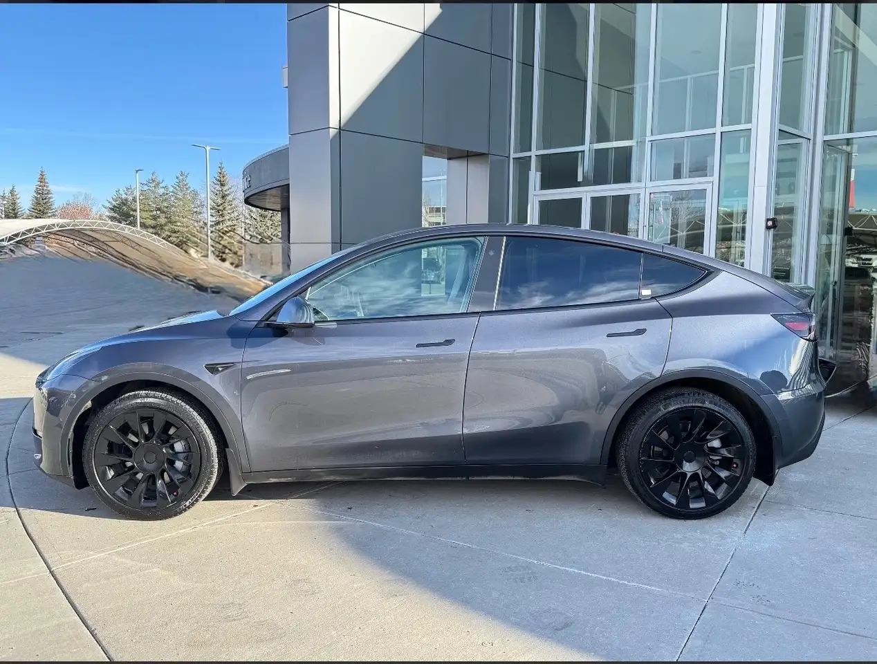 Tesla Model Y photo Tesla Model Y
