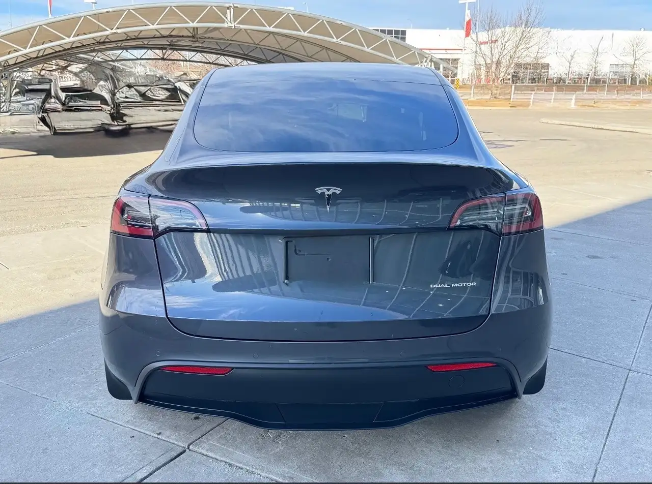 Tesla Model Y photo Tesla Model Y