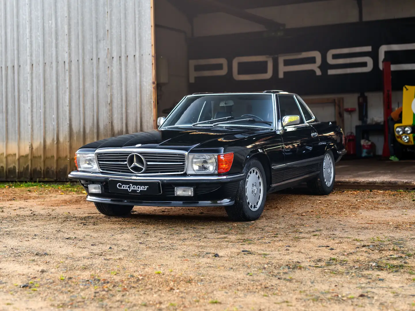 Mercedes-Benz SL 560 Černá - 1
