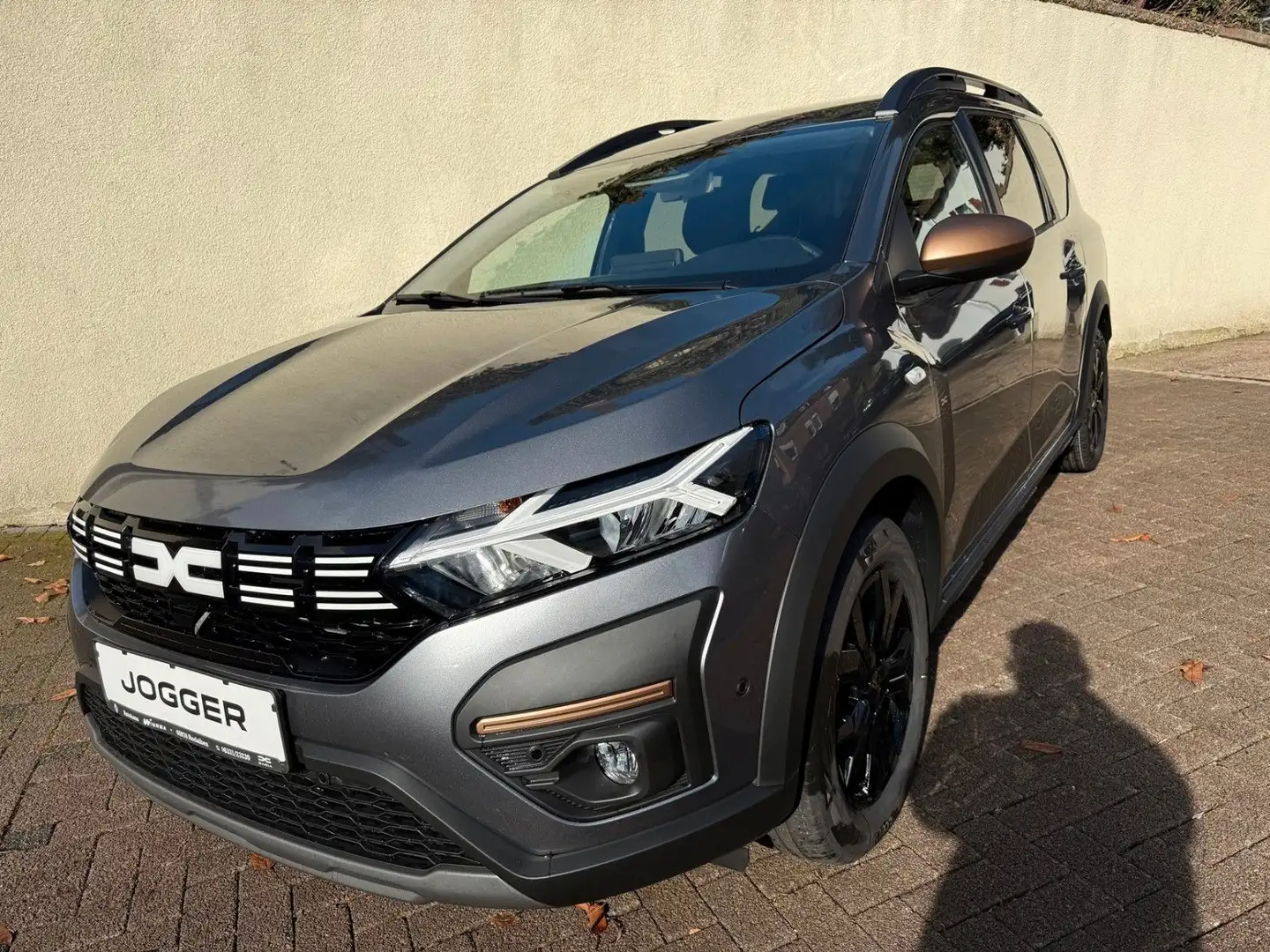 Dacia Jogger Hybrid 140 Extreme+ 5-Sitzer *SOFORT* Gris - 1