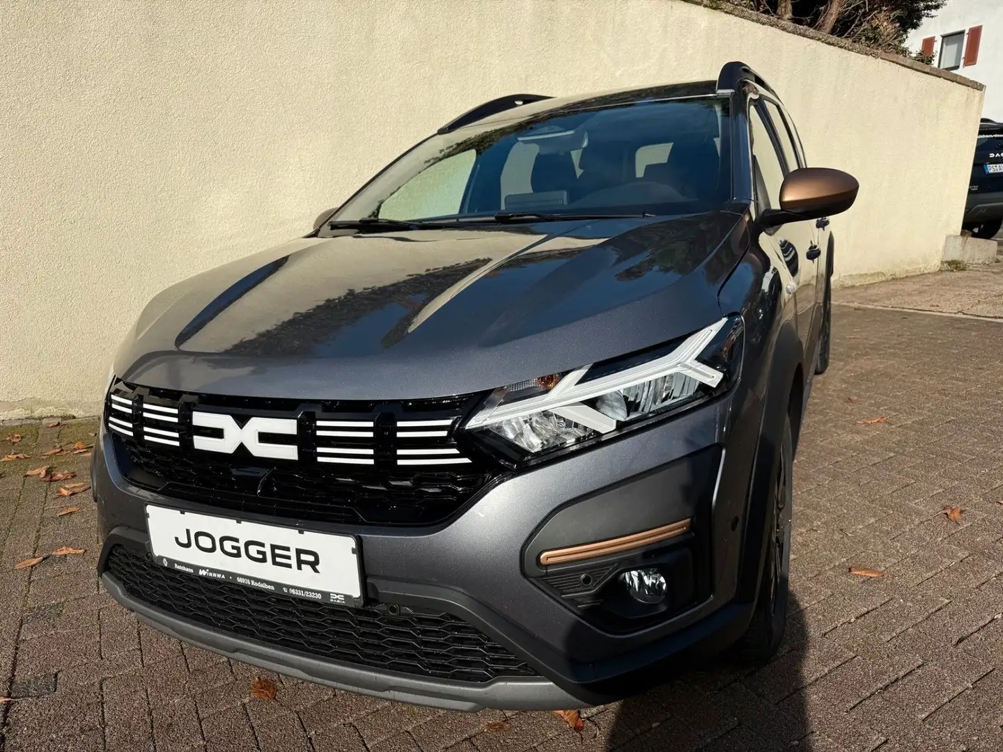 Dacia Jogger Hybrid 140 Extreme+ 5-Sitzer *SOFORT* Gris - 2