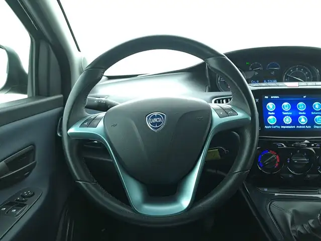 Lancia Ypsilon view 11