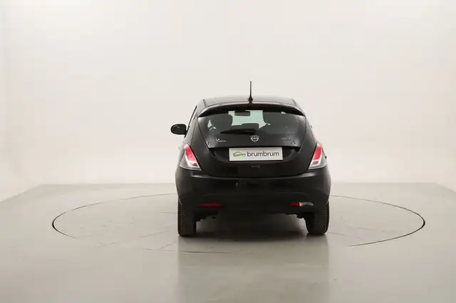 Lancia Ypsilon view 4
