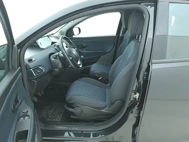 Lancia Ypsilon view 10