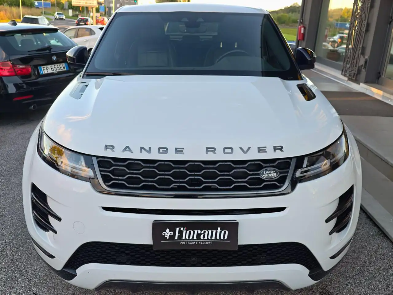 Land Rover Range Rover Evoque 2.0D I4 240 CV AWD Auto R-Dynamic HSE — photo 1 of 15