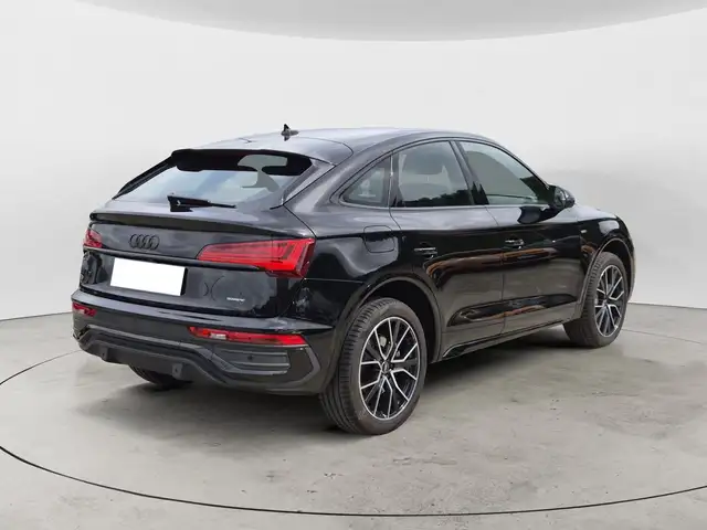Audi Q5 view 4