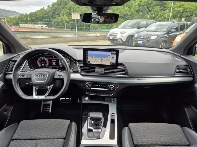 Audi Q5 view 8