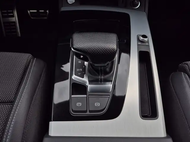 Audi Q5 view 10