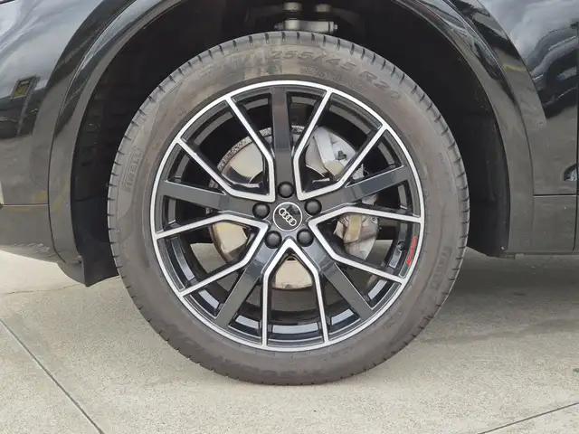 Audi Q5 view 13