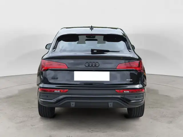 Audi Q5 view 3