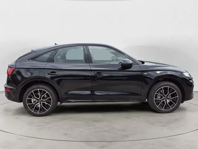 Audi Q5 view 5