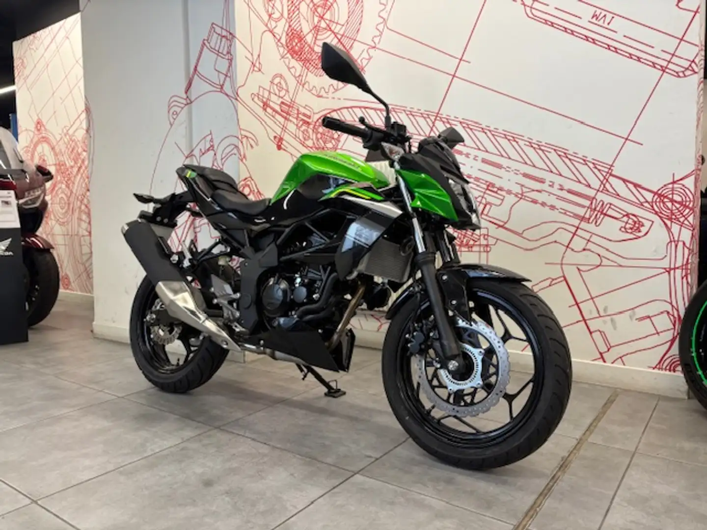 Kawasaki Z 125 Verde - 2