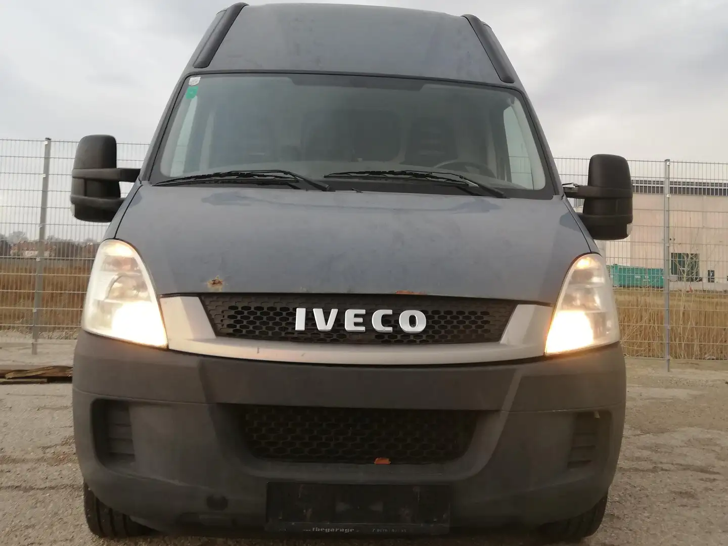 Iveco Daily Daily 29 L 14 C 3000 2,3 HPT Grau - 1