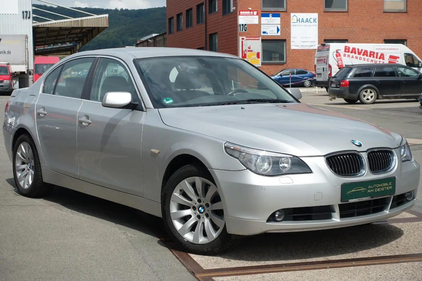 BMW 530 Baureihe 5 Lim. 530i xDrive*XENON*AHK*SHZ*TE Argent - 1