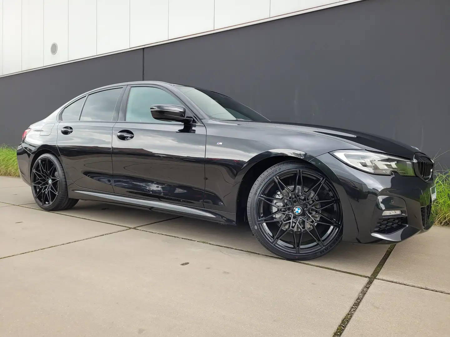 BMW 320 iAS*AUT.*M-PAKKET*HARMAN KARDON*CAMERA*PDC* Noir - 1