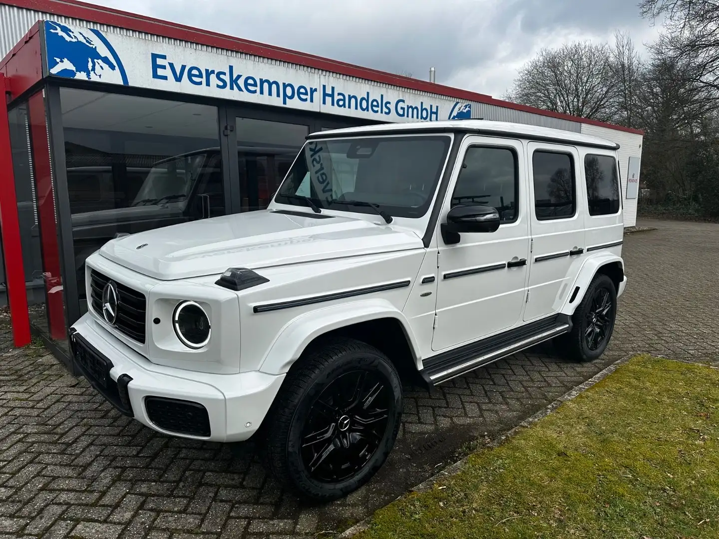 Mercedes-Benz G 580 - EDITION ONE - AMG-LINE - NIGHT -on stock Alb - 2