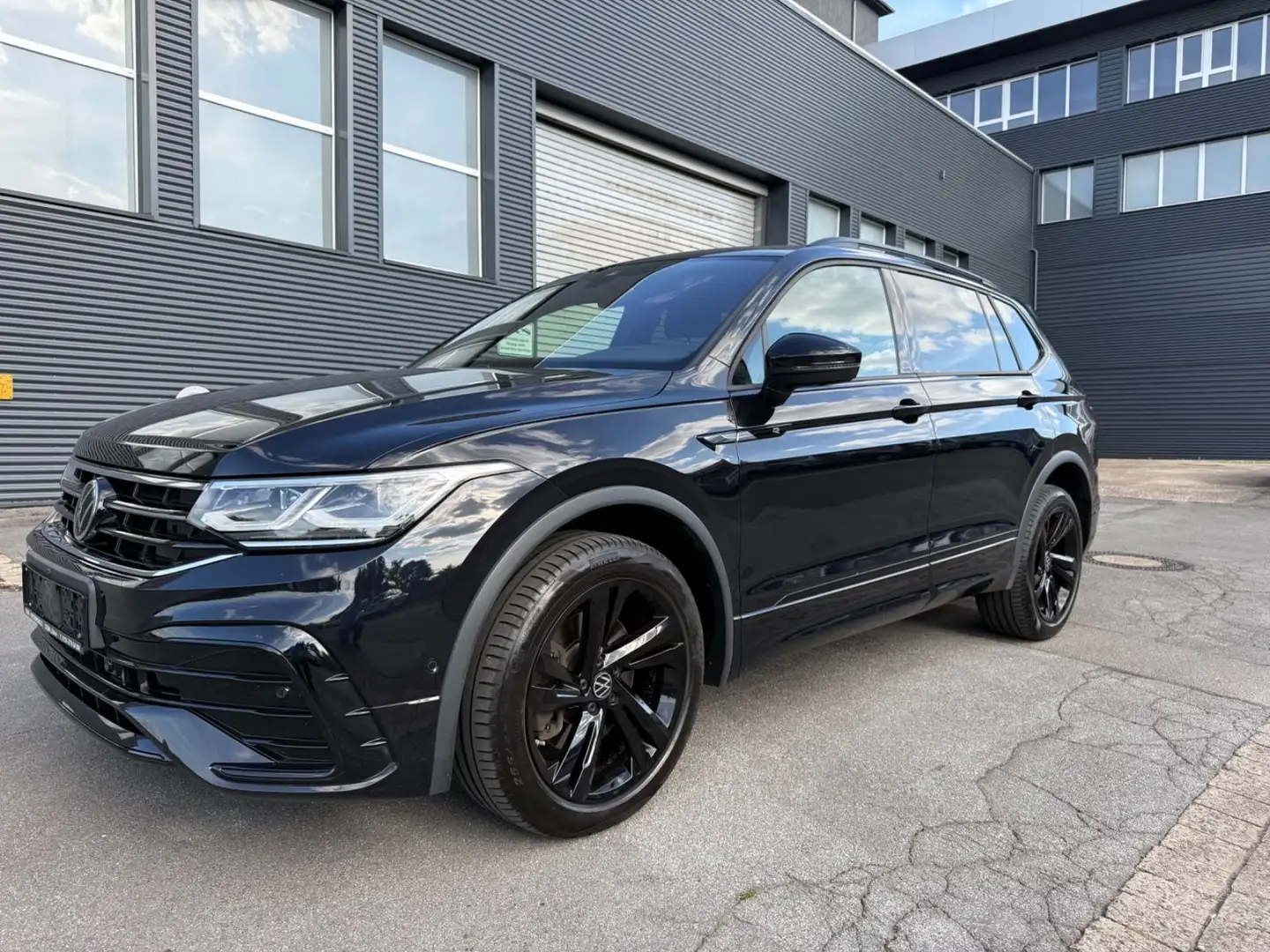 Volkswagen Tiguan Allspace R-Line 4Motion ACC AHK PANO 7 Si Schwarz - 1
