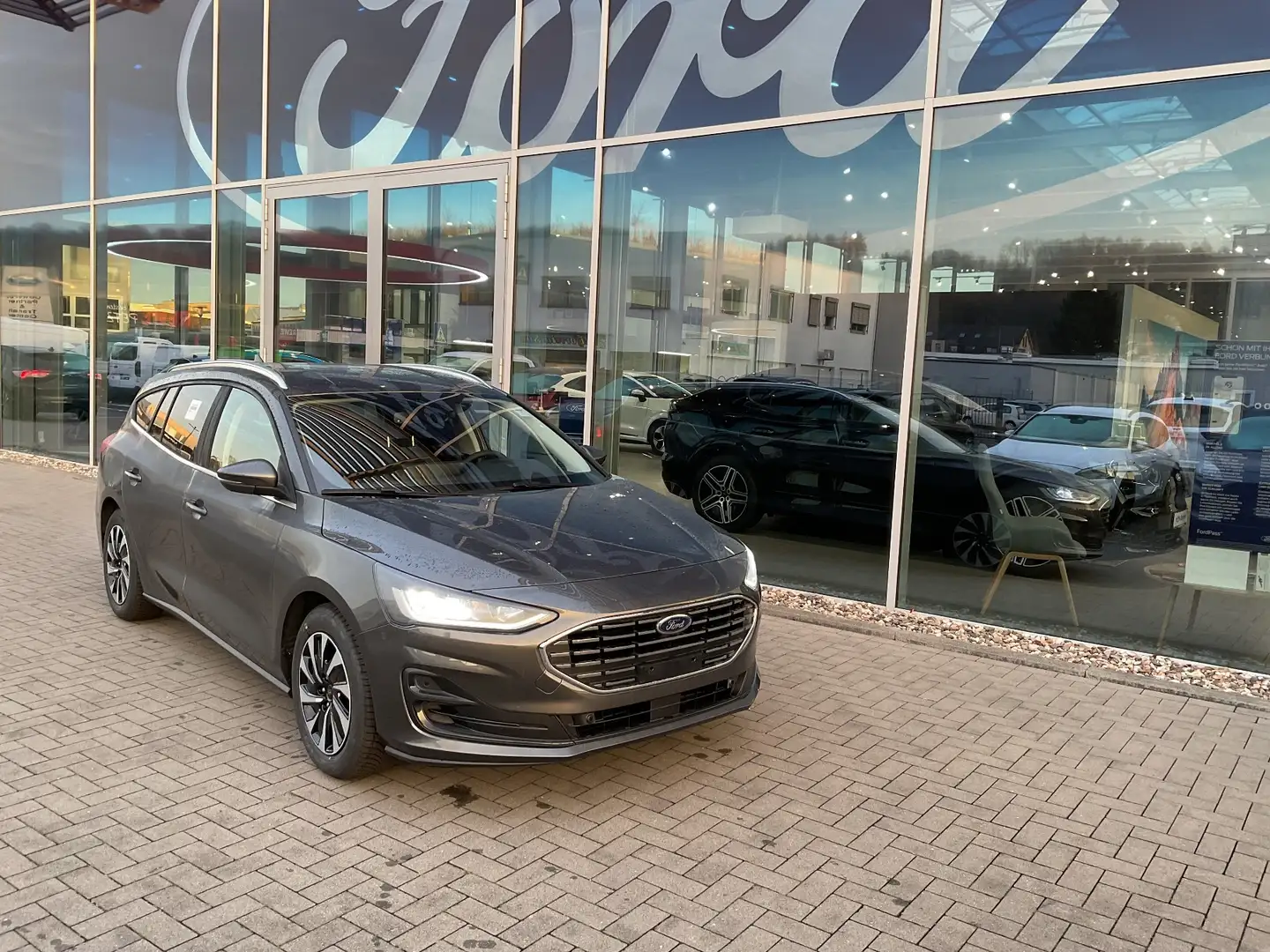 Ford Focus TITANIUM EDITION *GJR *Winter-Paket Grau - 1