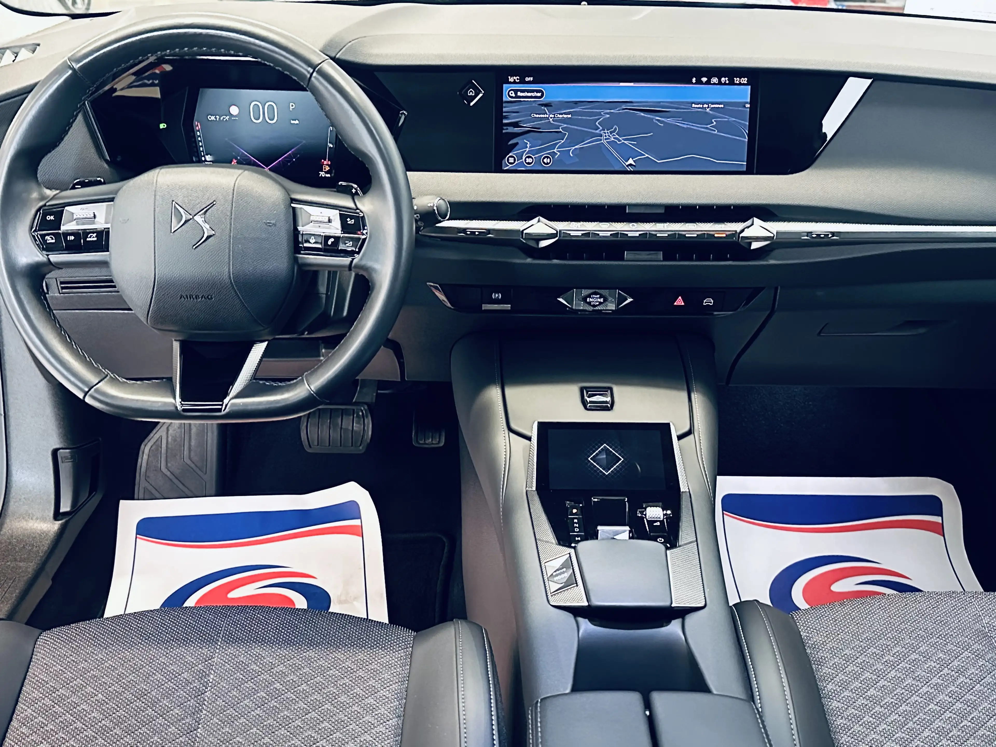 DS Automobiles DS 4 DS4 1.2 BOITE AUTO *23.874KM* CARPLAY CLIM BIZONE NAVI PDC — photo 9