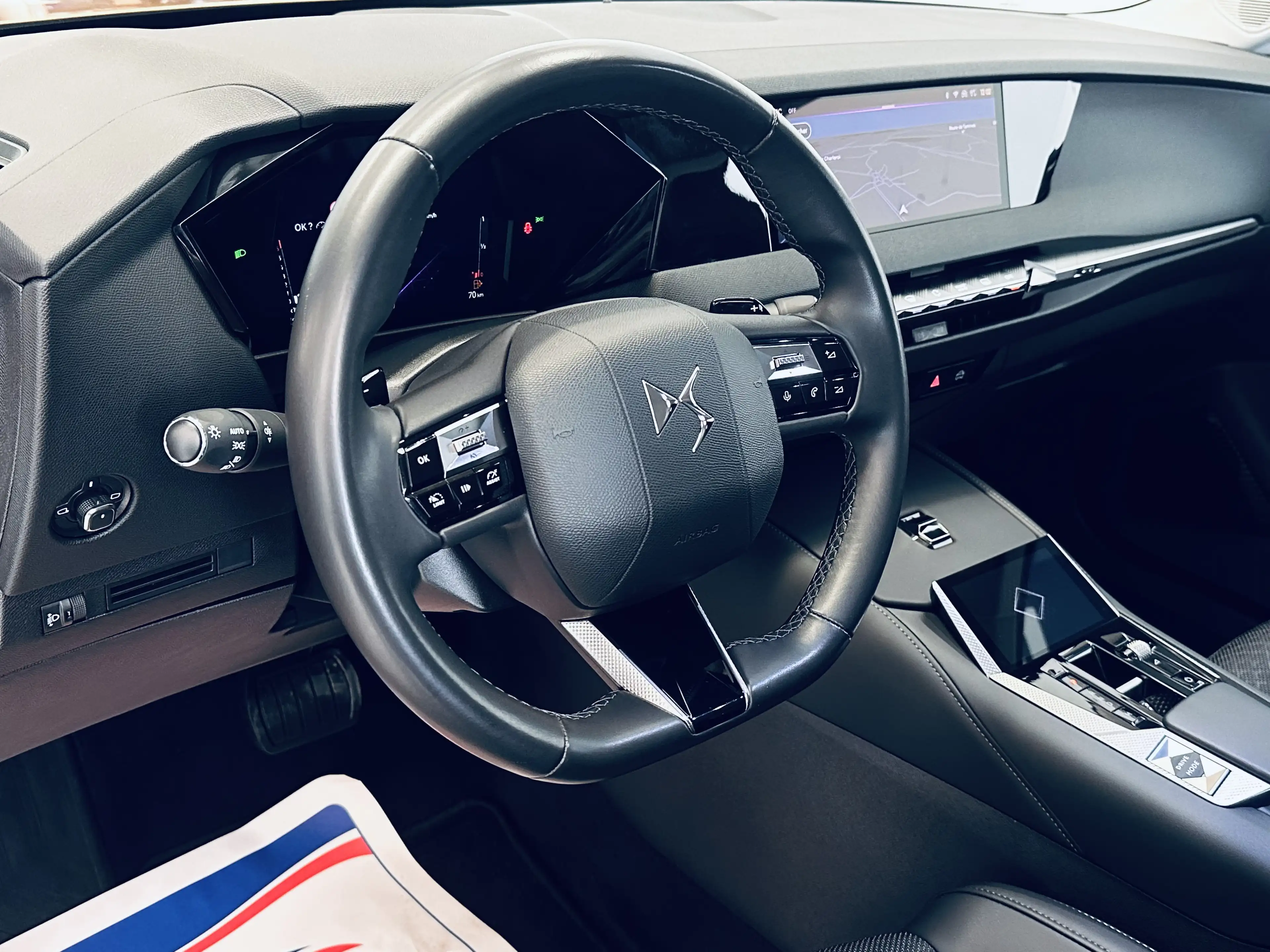 DS Automobiles DS 4 DS4 1.2 BOITE AUTO *23.874KM* CARPLAY CLIM BIZONE NAVI PDC — photo 8