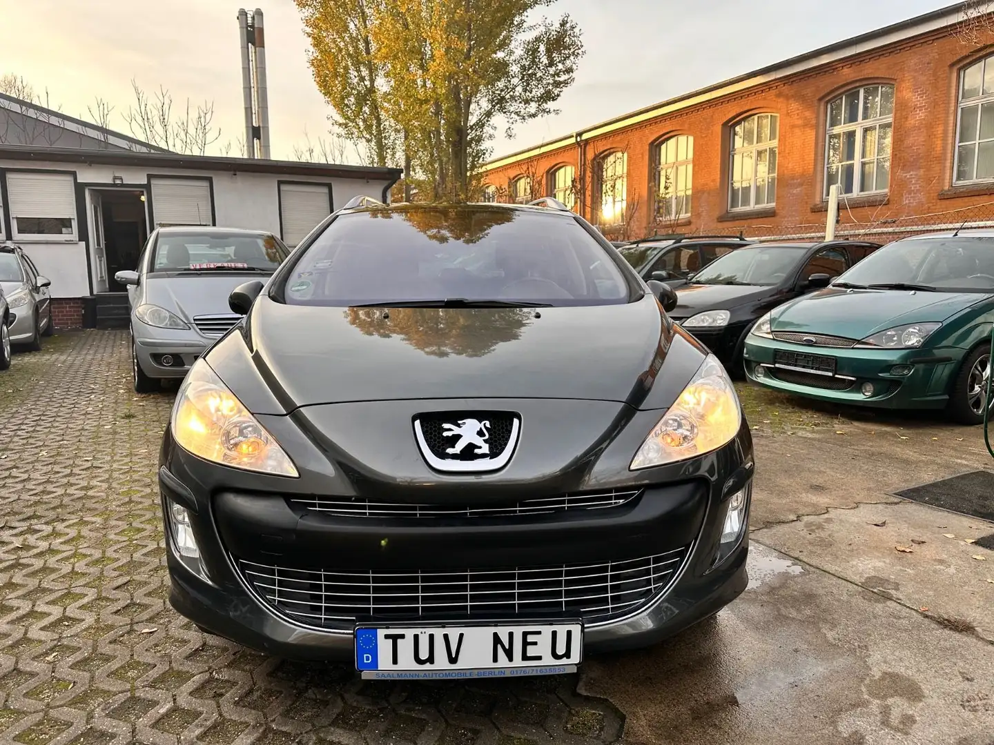 Peugeot 308 SW Premium*2.HD*Klima*S.Heft* Grau - 2