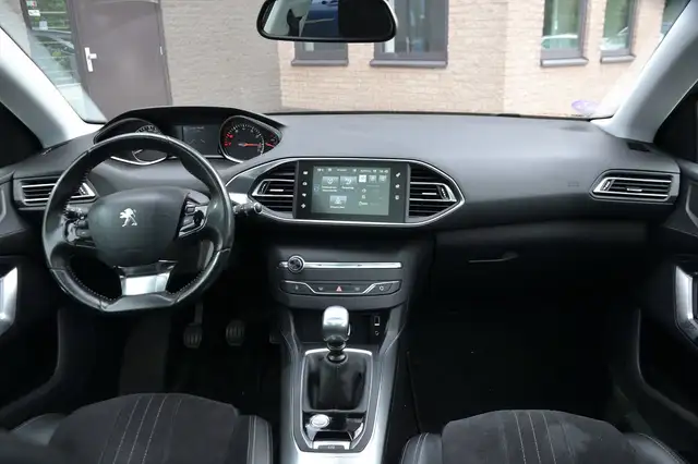 Peugeot 308 view 9