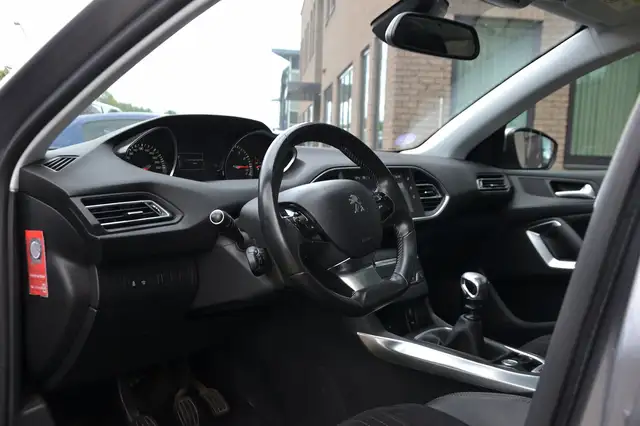 Peugeot 308 view 7