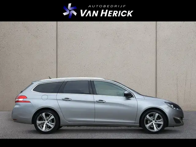 Peugeot 308 view 3