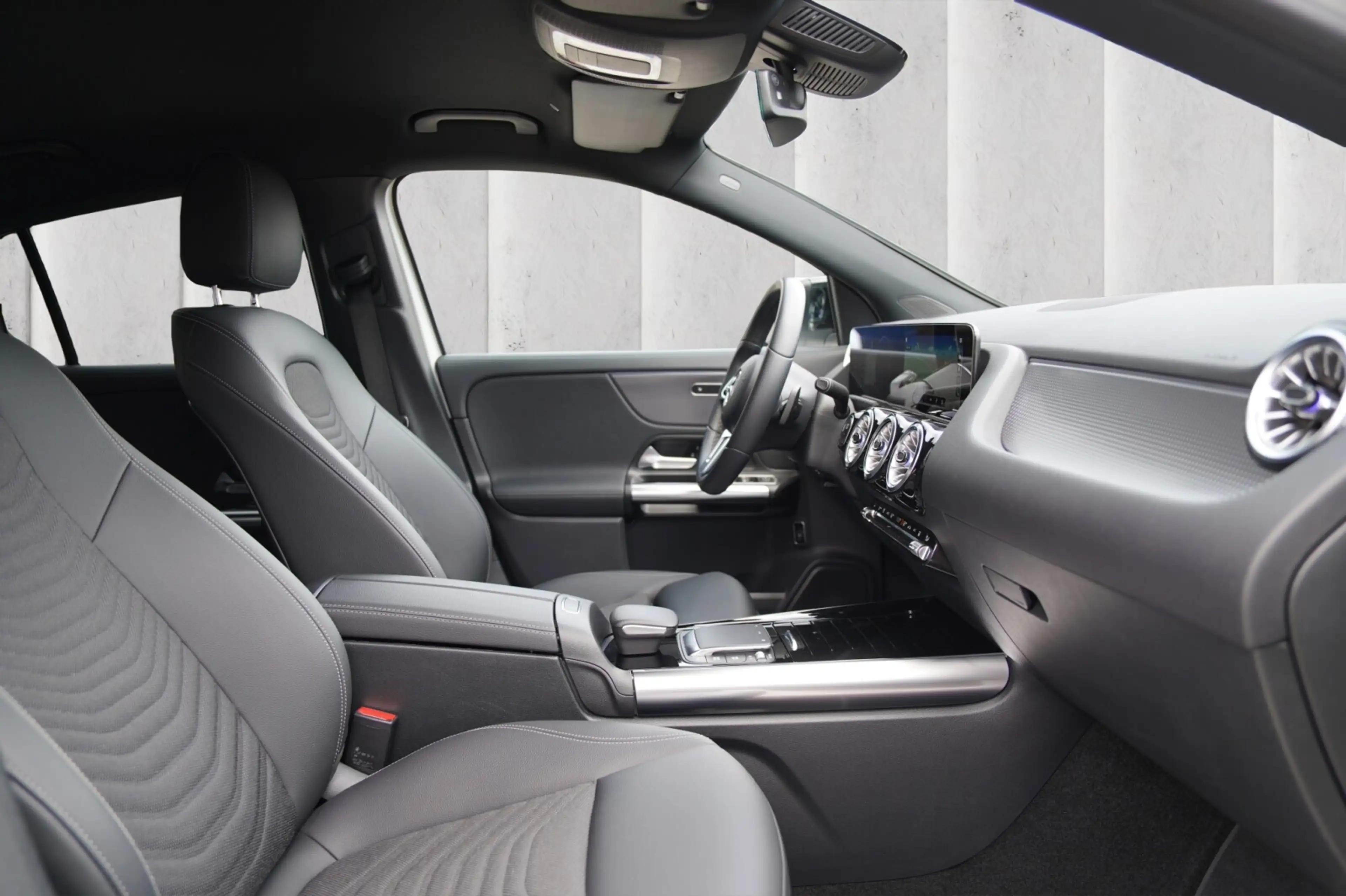 Mercedes-Benz EQA 300 EQA 300 4MATIC Progressive — photo 9