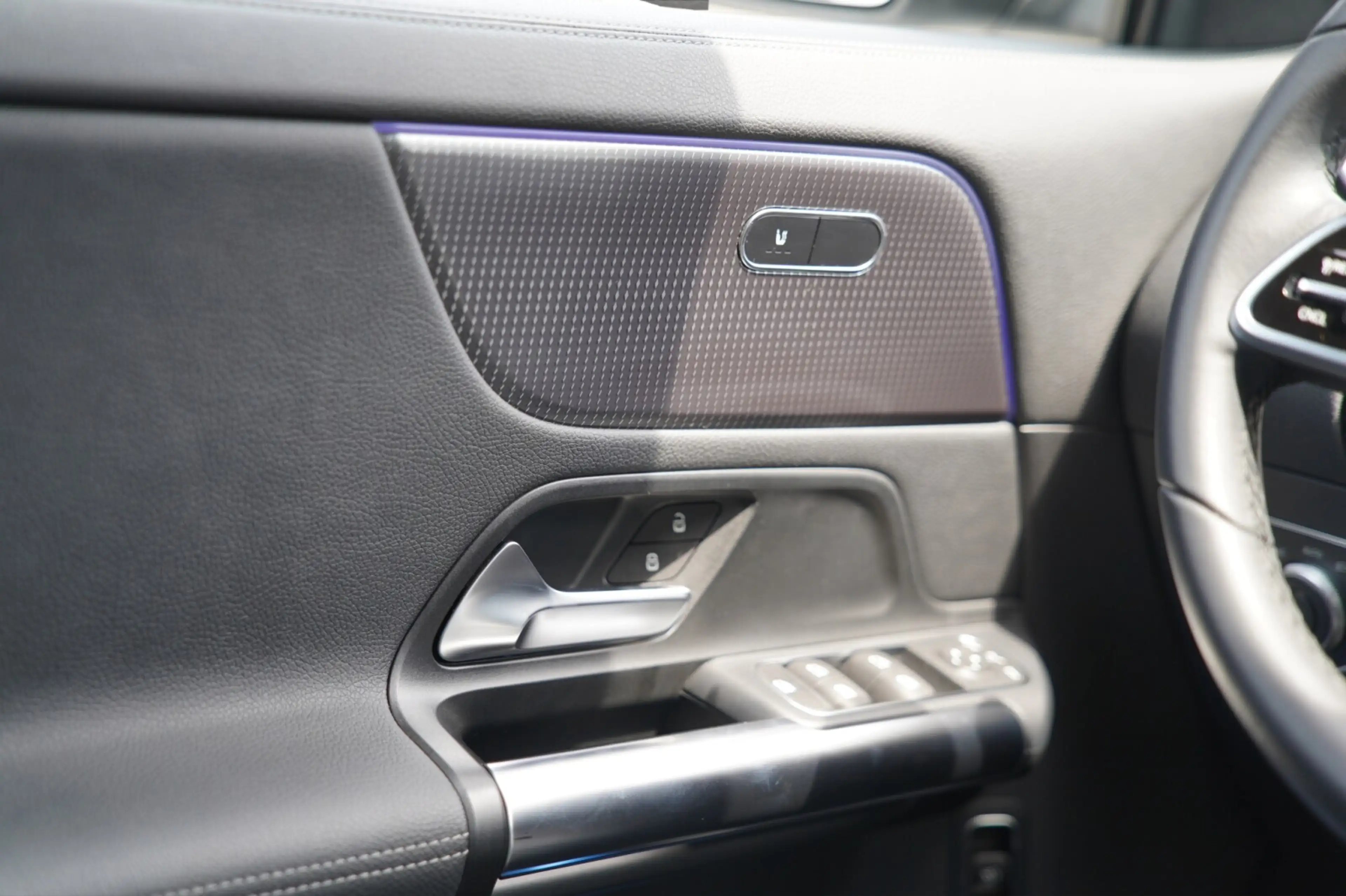 Mercedes-Benz EQA 300 EQA 300 4MATIC Progressive — photo 14