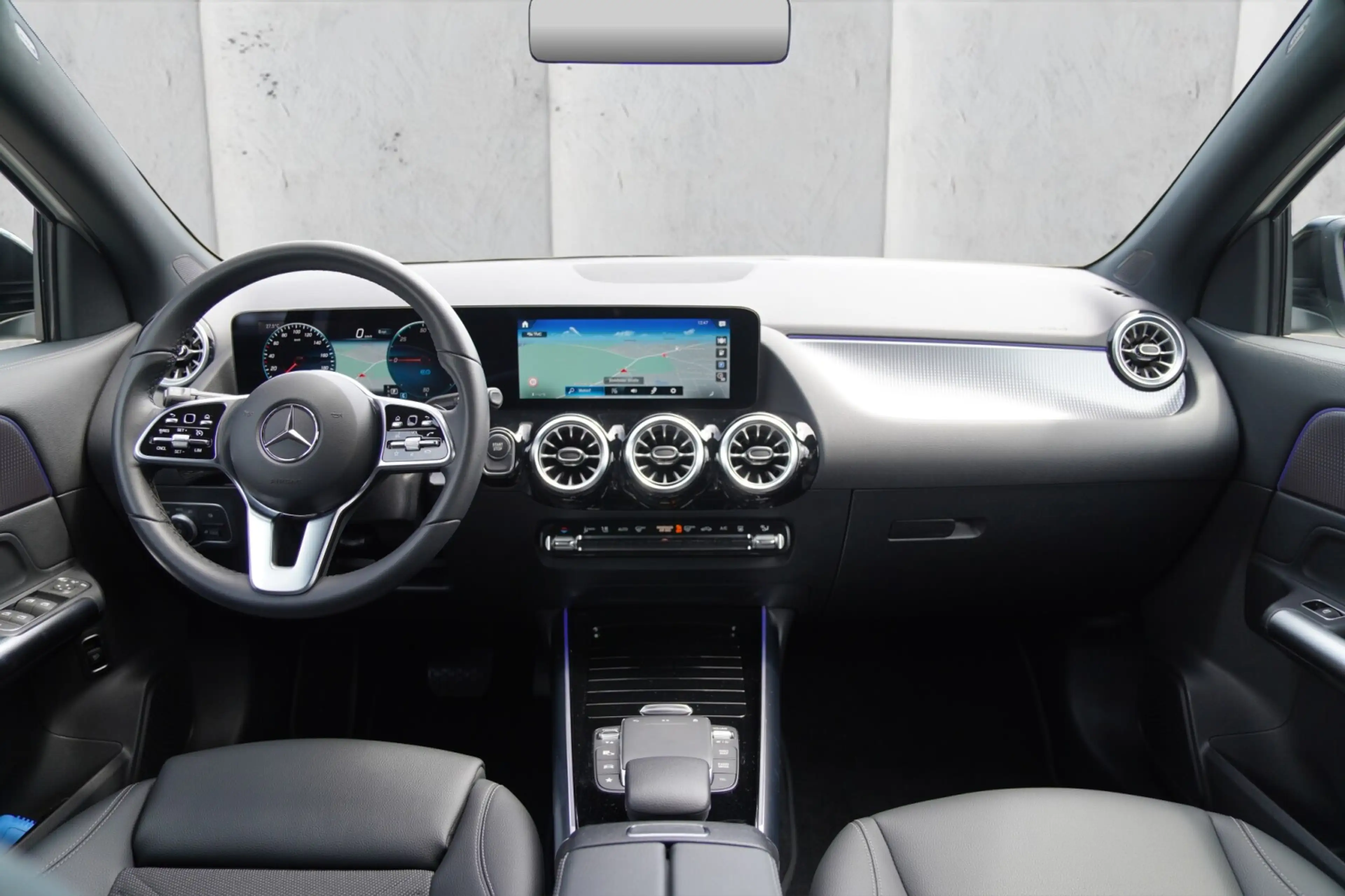 Mercedes-Benz EQA 300 EQA 300 4MATIC Progressive — photo 13