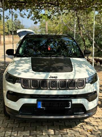 Imagine Jeep Compass Limited Plug-In Hybrid 4WD
