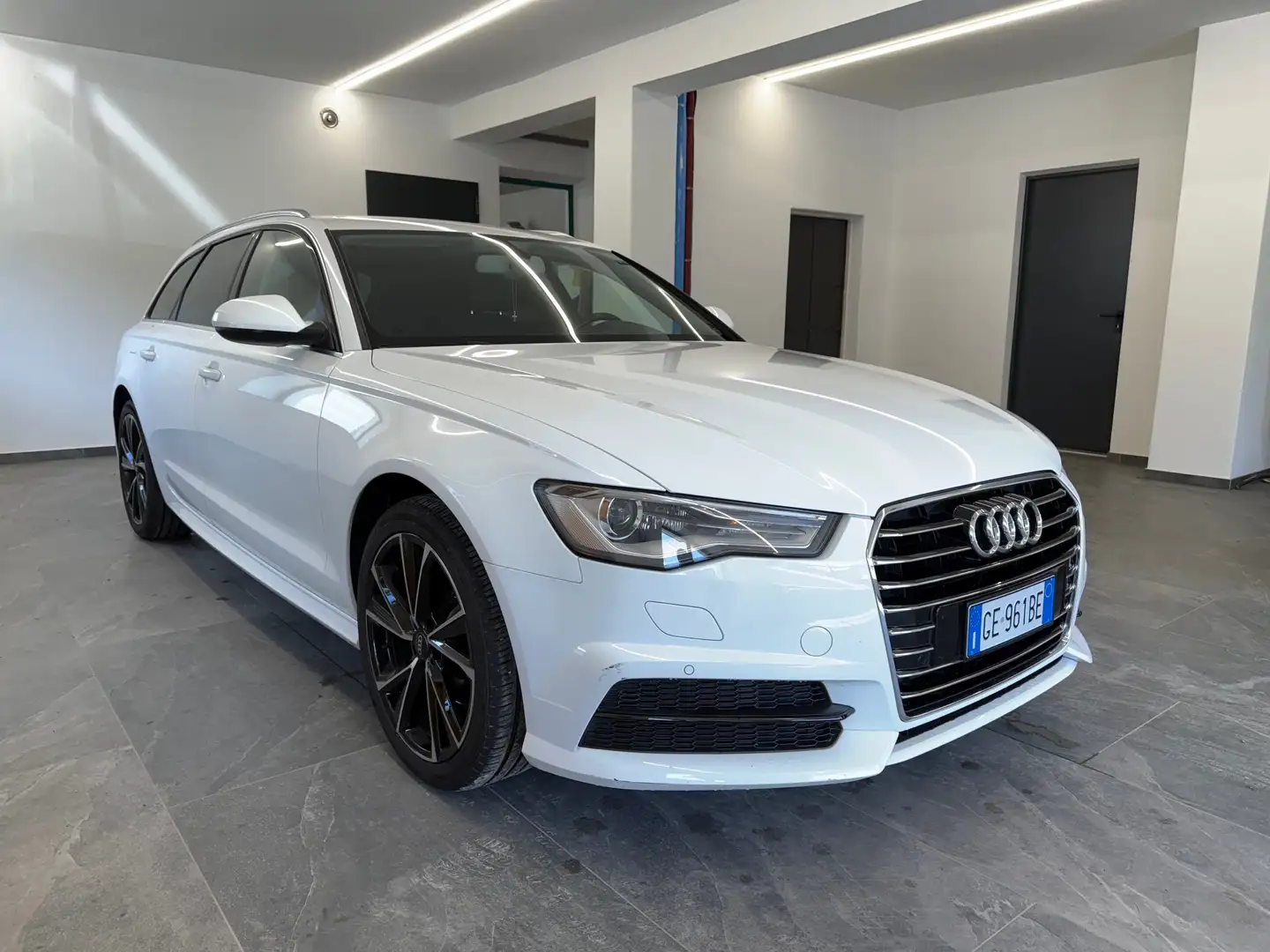 Audi A6 Avant 2.0 tdi ultra 190cv s-tronic Weiß - 1