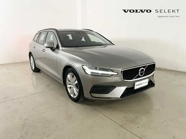 Volvo V60 Momentum Core, B4 mild hybrid (D) automatico
