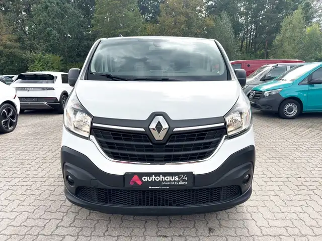 Renault Trafic view 2