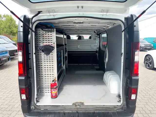 Renault Trafic view 6