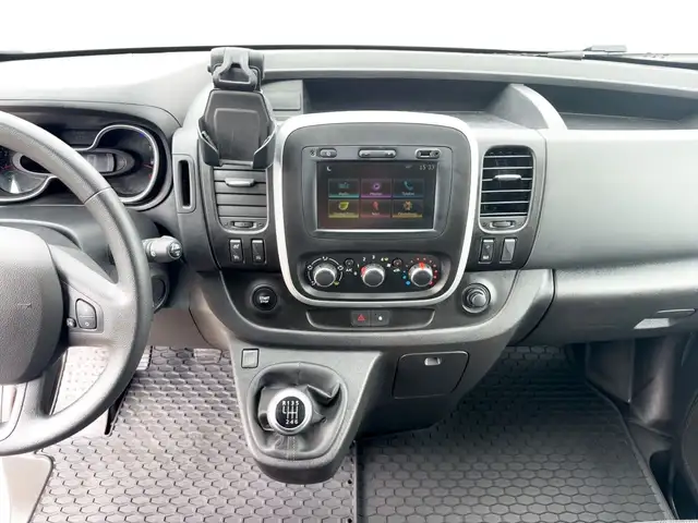 Renault Trafic view 11